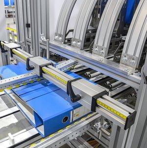 Auslauf Wendestation 1, Zuführung Packautomat 