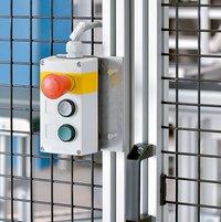 Maschinenschutzgitter: Maschine-Aus-Taster für Sicherheitszuhaltung