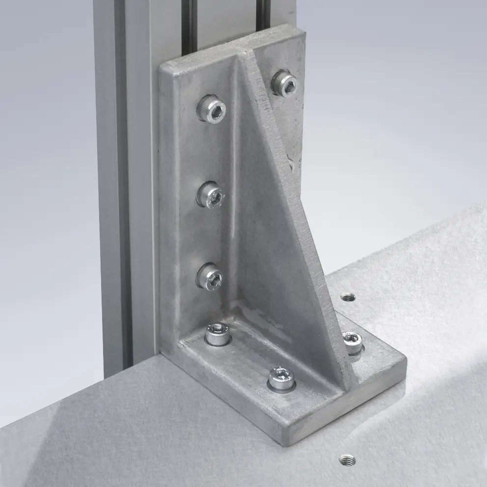 Profil Serie 50 montiert an Platte mit Winkelkonsole 15