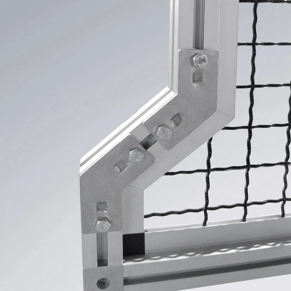 Profile Serie 40 montiert mit Winkelplatte 13