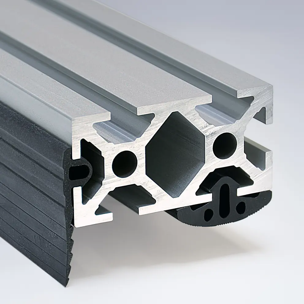 Abdeckprofil mk 3035 montiert in Aluprofil