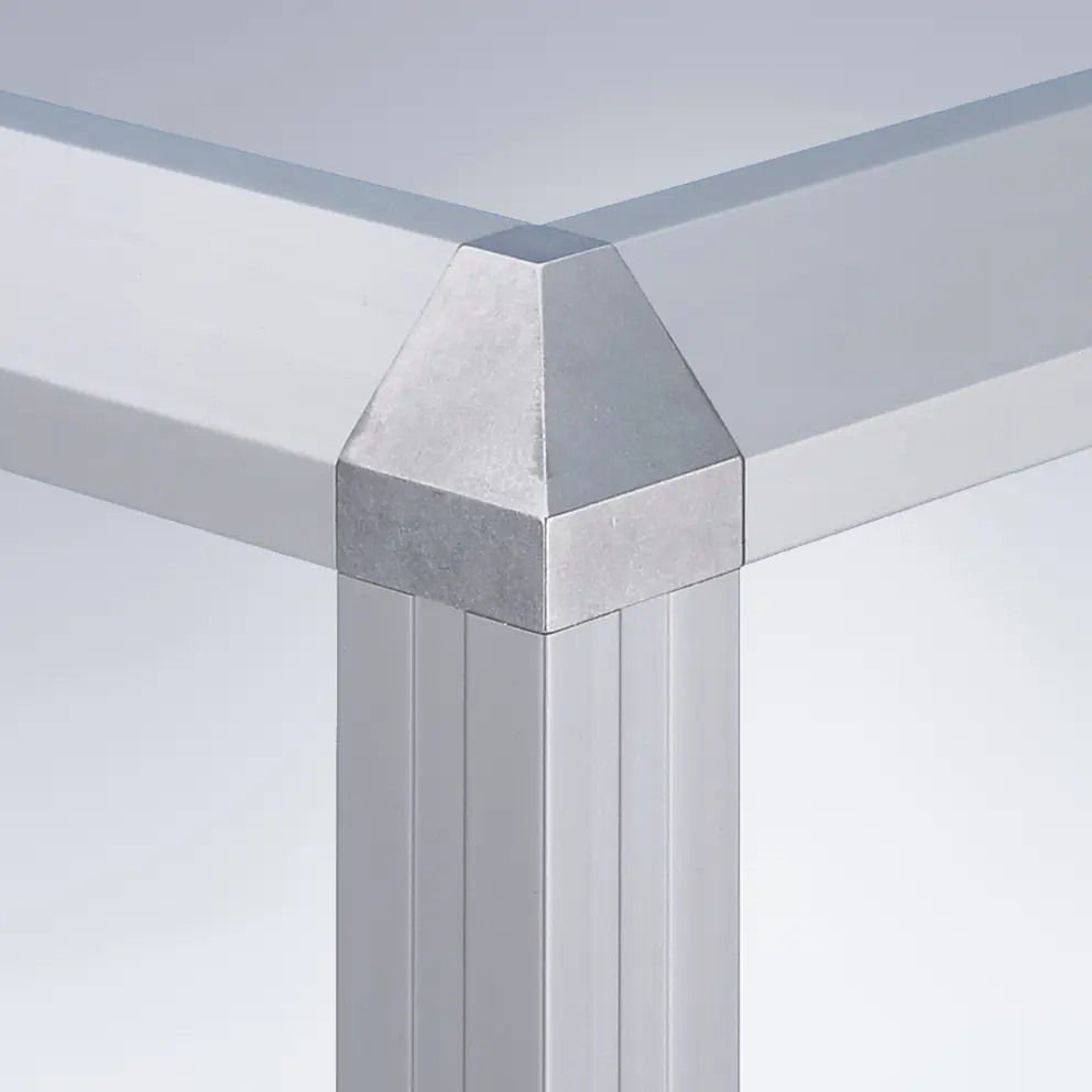 3 Profile montiert mit Eckknoten 44