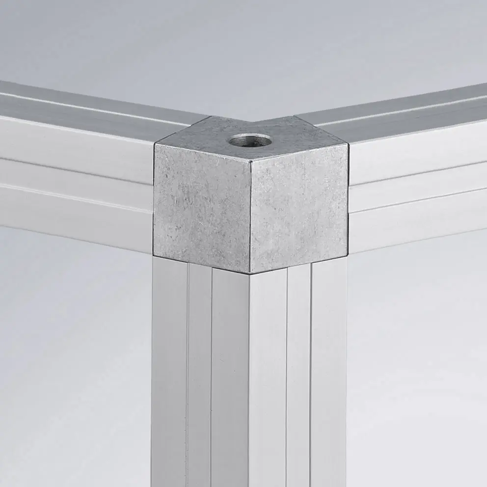 3 Profile im Winkel montiert mit Eckknoten