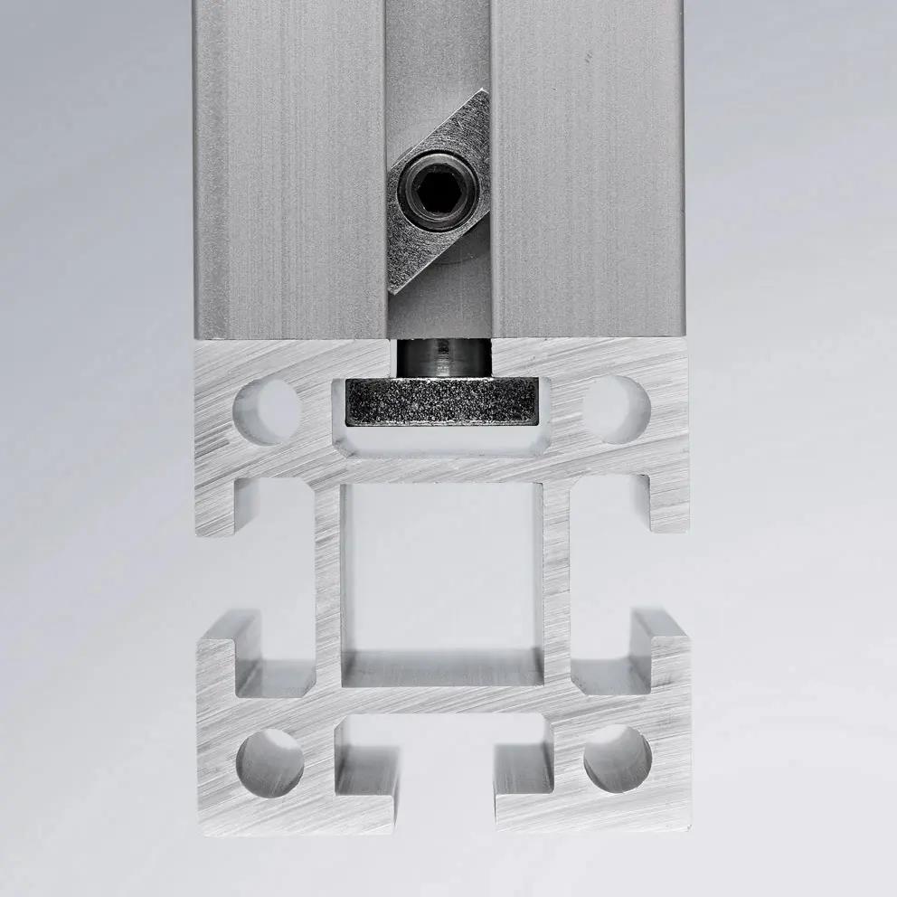 Profile senkrecht montiert mit Spannverbinder Serie 50