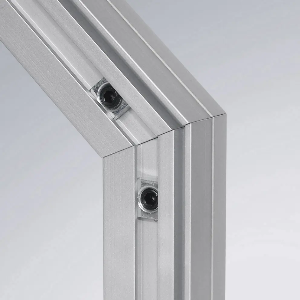Profile winklig montiert mit Gelenkspannverbinder