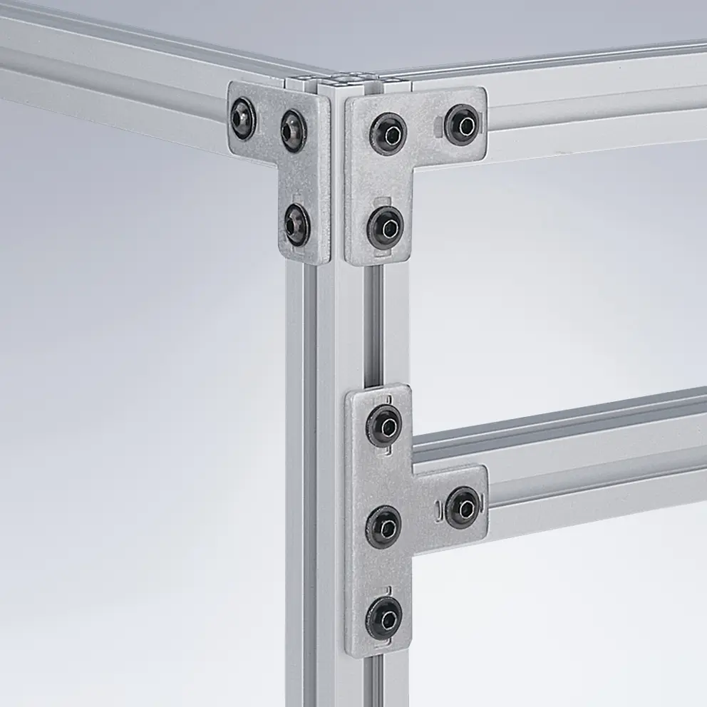 Profile Serie 25 montiert mit Winkel- und T-Platten