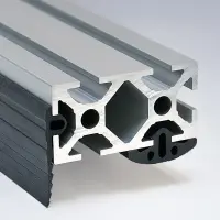 Abdeckprofil mk 3035 montiert in Aluprofil