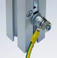Erdungsanschluss zur Montage des Schutzleiters an einer Aluprofil-Konstruktion